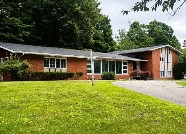 Property at 1246 Dyemeadow Ln, Flint, MI 48532, 5 beds, 3.5 baths
