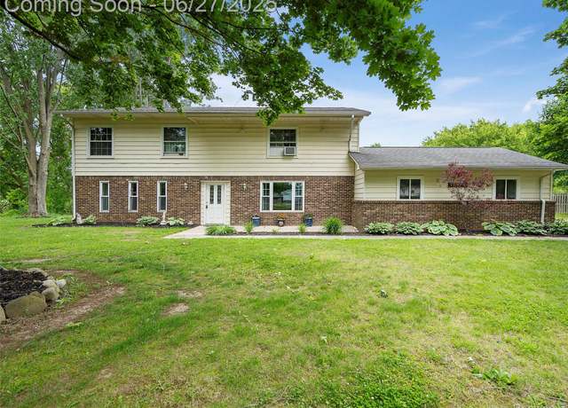 Property at 11474 Clairmont Dr, Fenton, MI 48430, 4 beds, 3 baths