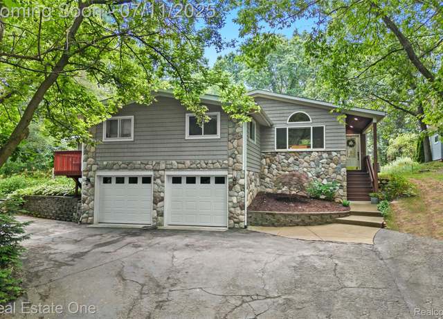 Property at 4217 Link Ave, Brighton, MI 48114, 3 beds, 4 baths