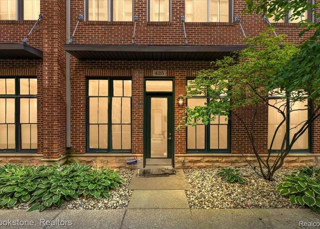 Property at 425 Lewis Ct, Birmingham, MI 48009, 2 beds, 2.5 baths