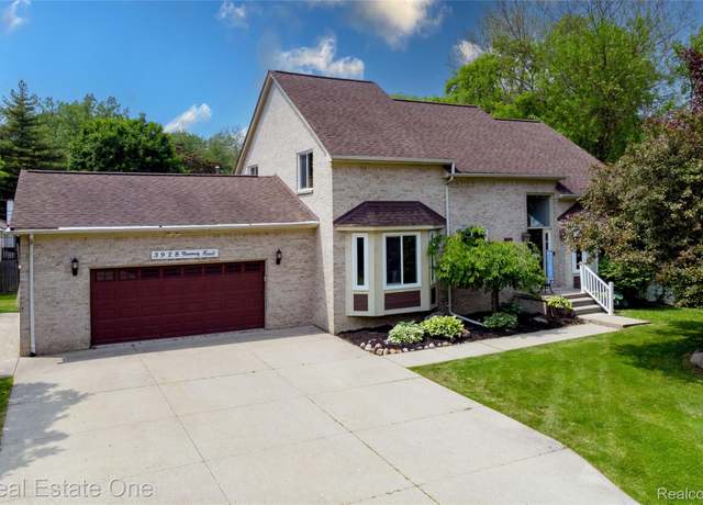 Property at 3928 Nearing Rd, Rochester Hills, MI 48309, 4 beds, 2.5 baths