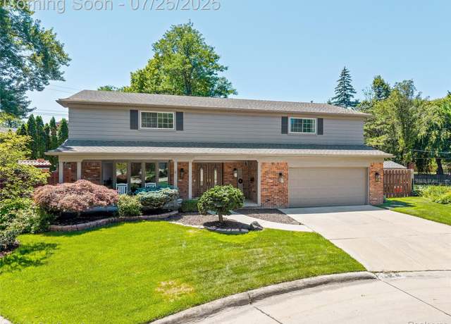 Property at 753 Perrien Pl, Grosse Pointe Woods, MI 48236, 4 beds, 3.5 baths