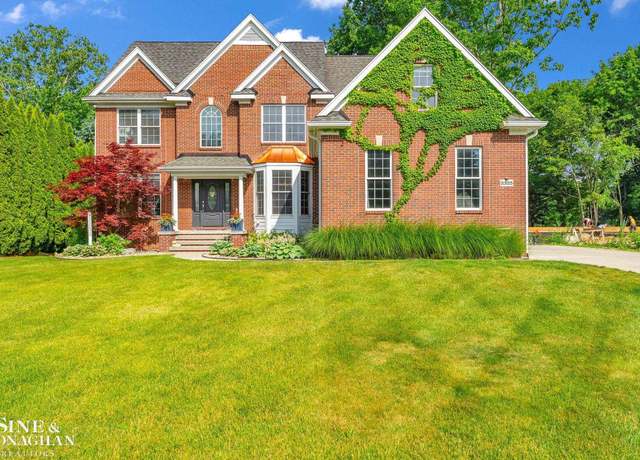 Property at 3325 Saint Andrews Dr, Port Huron, MI 48060, 4 beds, 4 baths