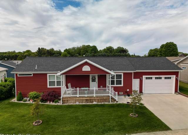 Property at 701 Knollcrest Ln, Fremont, MI 49412, 2 beds, 2 baths