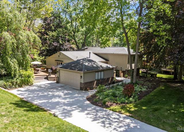 Property at 3830 Elder Rd S, West Bloomfield, MI 48324, 4 beds, 2.5 baths