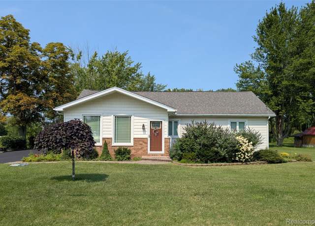 Property at 9512 Pearl Beach Blvd, Clay Township, MI 48001, 3 beds, 1.5 baths