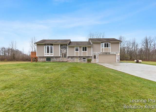 Property at 108 13th St, Plainwell, MI 49080, 4 beds, 3 baths