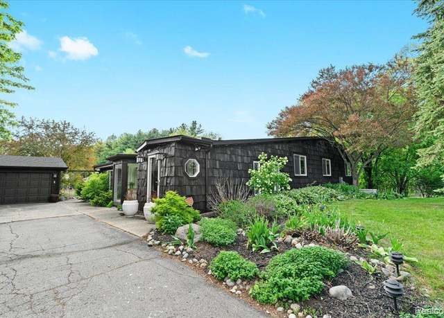 Property at 2865 Steeple Hill Rd, White Lake, MI 48383, 3 beds, 3.5 baths