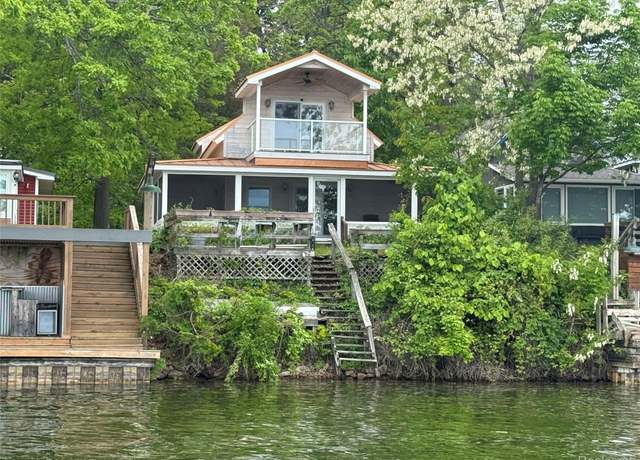 Property at 2284 Toledo St, Fenton, MI 48430, 3 beds, 1.5 baths