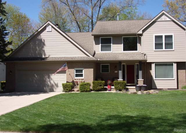 Property at 3163 W Ridge Ct, Commerce Twp, MI 48390, 4 beds, 3.5 baths