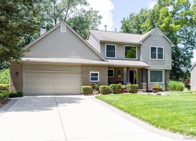 Property at 3163 W Ridge Ct, Commerce Twp, MI 48390, 4 beds, 3.5 baths