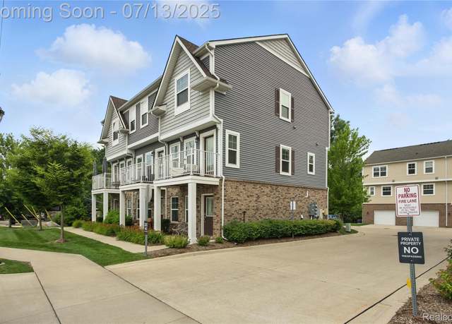 Property at 3317 Parkways Blvd, Auburn Hills, MI 48326, 2 beds, 2.5 baths