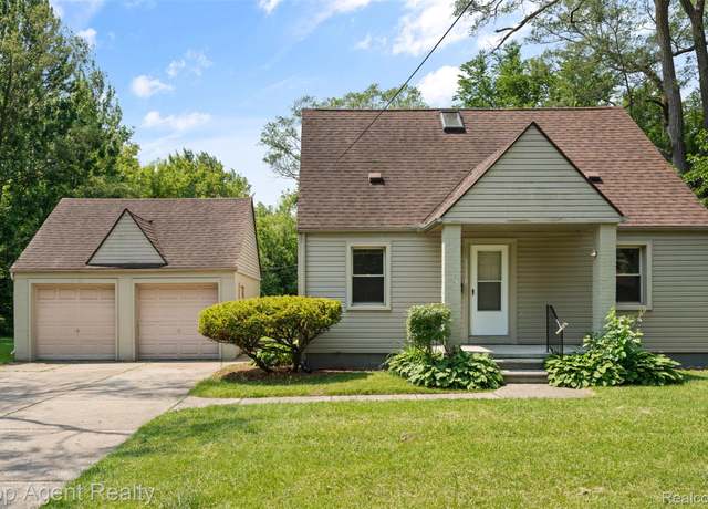 Property at 19330 Eastwood Dr, Harper Woods, MI 48225, 3 beds, 1 bath