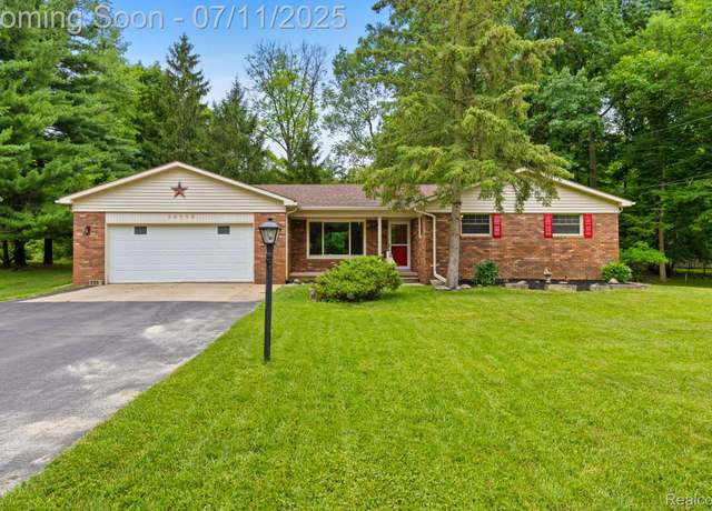 Property at 26550 Rose Hill Dr, Farmington, MI 48334, 3 beds, 1.5 baths