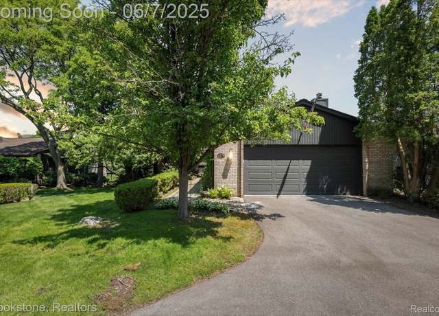 Property at 4279 Wabeek Lake Dr S, Bloomfield Hills, MI 48302, 3 beds, 2.5 baths