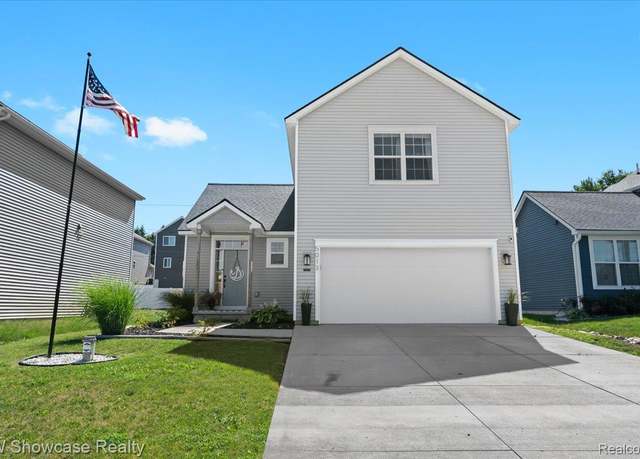 Property at 5013 Walsh Dr, Brighton, MI 48114, 3 beds, 2.5 baths