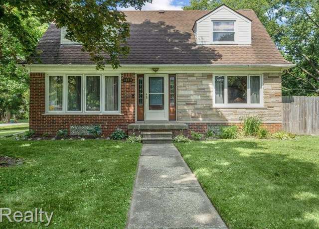 Property at 28611 Lathrup Blvd, Lathrup Village, MI 48076, 3 beds, 1.5 baths