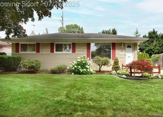 Property at 32241 Hawthorne Dr, Warren, MI 48092, 3 beds, 1.5 baths