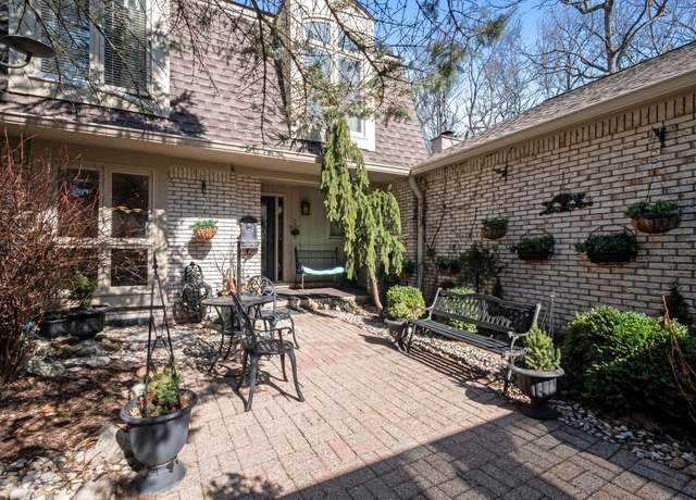 Property at 1339 Knollcrest Cir, Bloomfield Hills, MI 48304, 3 beds, 2.5 baths
