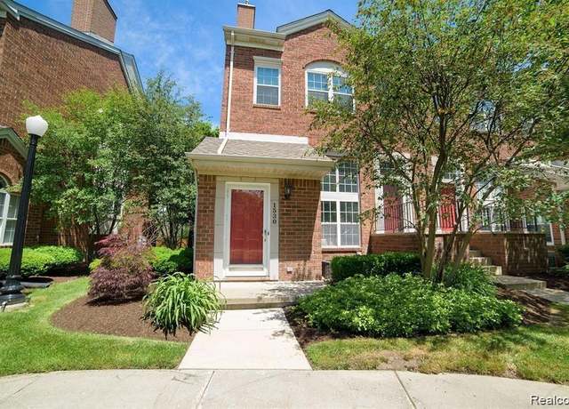 Property at 1530 Maryland Club Dr, Royal Oak, MI 48067, 2 beds, 1.5 baths