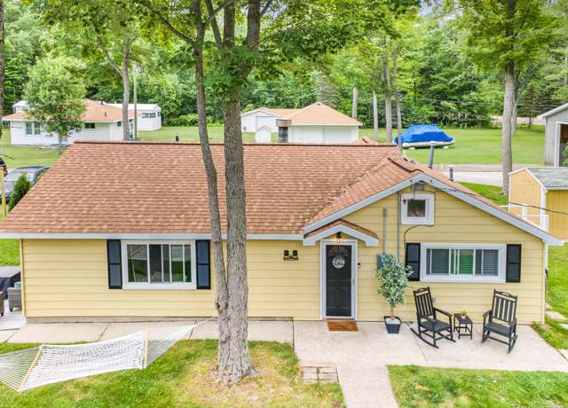 Property at 6789 E Houghton Lake Dr, Markey Township, MI 48629, 3 beds, 1 bath