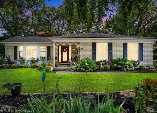 Property at 16566 Westbrook St, Livonia, MI 48154, 4 beds, 2.5 baths