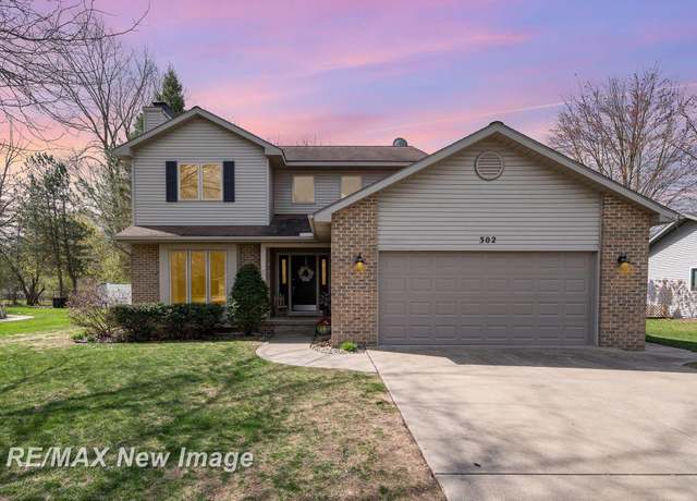 Property at 302 E Chapel Ln, Midland, MI 48642, 3 beds, 2.5 baths
