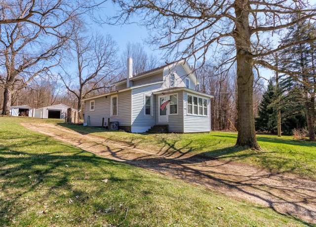 Property at 8088 N Riverview Dr, Kalamazoo, MI 49004, 3 beds, 1 bath
