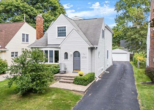 Property at 1775 Woodland Ave, Sylvan Lake, MI 48320, 2 beds, 2.5 baths