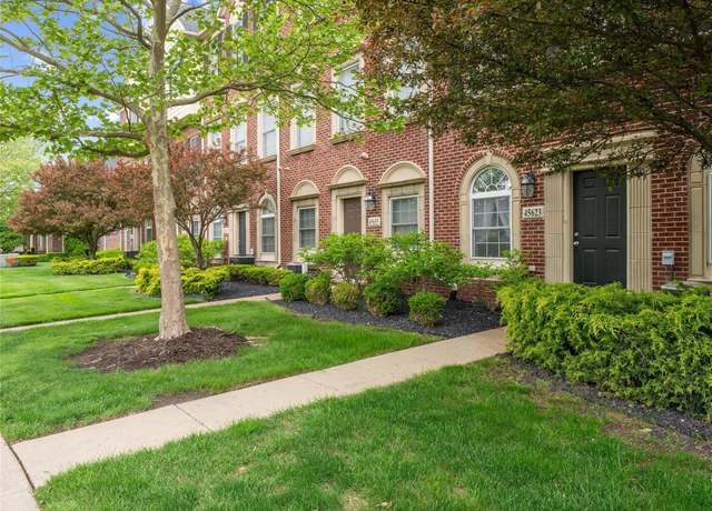 Property at 45623 N Stonewood Rd, Canton, MI 48187, 2 beds, 2.5 baths