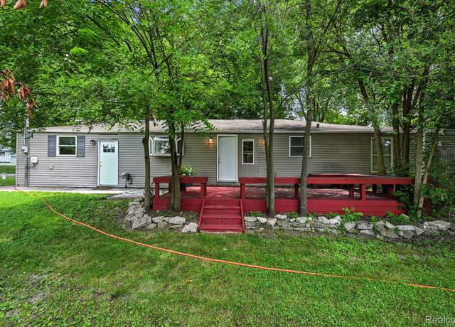 Property at 1054 E Mandeville St, Burton, MI 48529, 3 beds, 1 bath