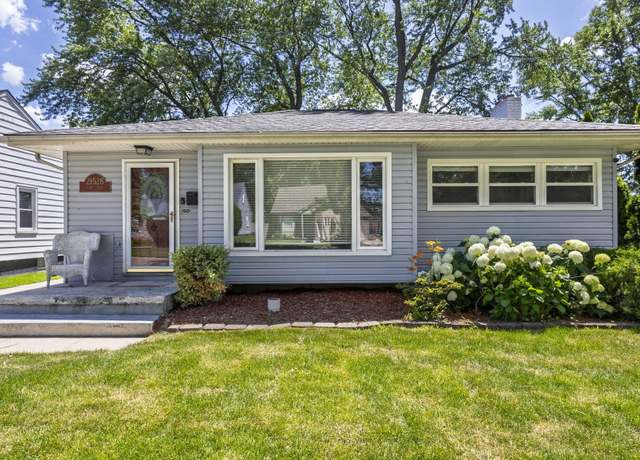 Property at 21528 Lakeview St, St Clair Shores, MI 48080, 3 beds, 1.5 baths
