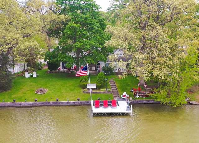Property at 1786 Point St, Commerce Twp, MI 48382, 3 beds, 2 baths