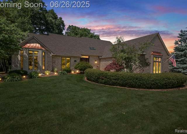 Property at 1114 Joshua Dr, Troy, MI 48098, 4 beds, 3.5 baths