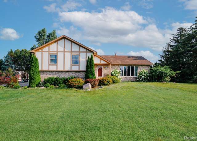 Property at 281 Coryell Dr, Oxford Village, MI 48371, 4 beds, 3 baths