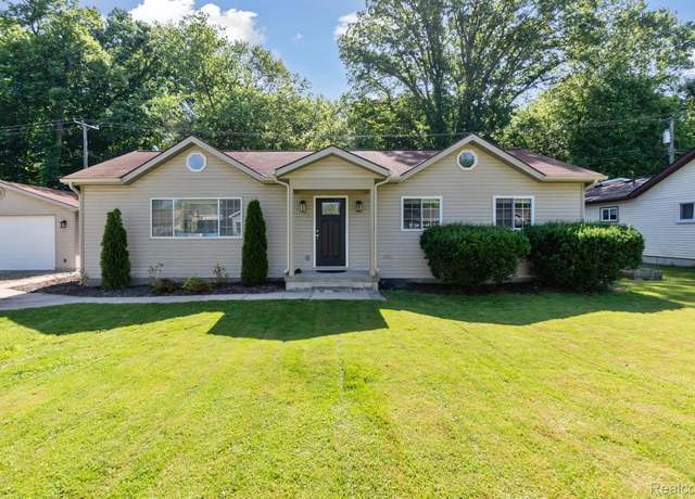 Property at 1673 Edwin Dr, Brighton, MI 48114, 3 beds, 2 baths