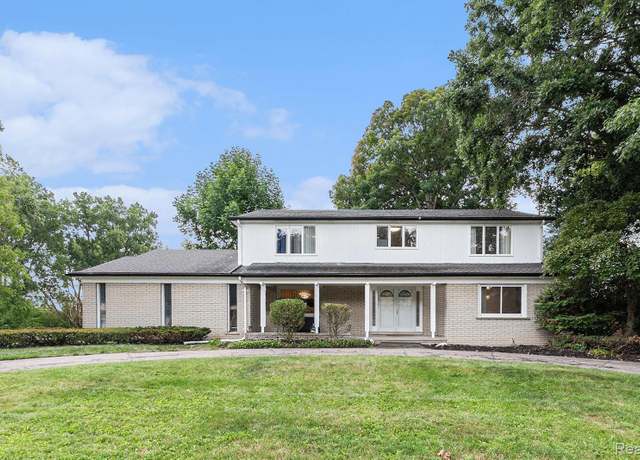 Property at 22465 Kenwyck Dr, Southfield, MI 48034, 4 beds, 3 baths