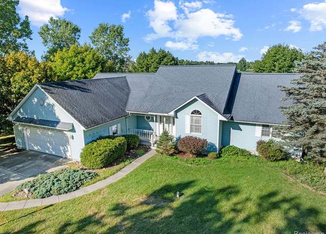 Property at 9482 Graytrax Rd, Grand Blanc, MI 48439, 3 beds, 2.5 baths