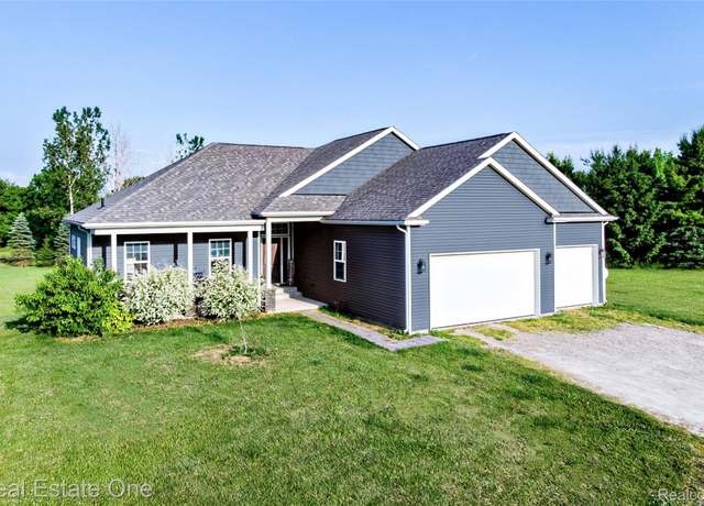 Property at 10125 Chase Lake Rd, Fowlerville, MI 48836, 3 beds, 2.5 baths