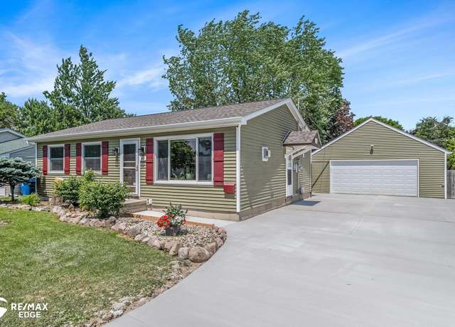 Property at 805 Hemlock Dr, Davison, MI 48423, 3 beds, 2 baths
