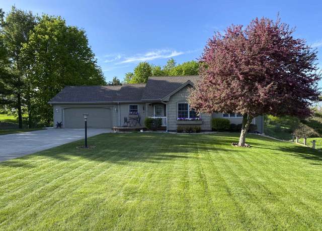 Property at 749 Cherry Ridge Dr, Traverse City, MI 49696, 4 beds, 3.5 baths