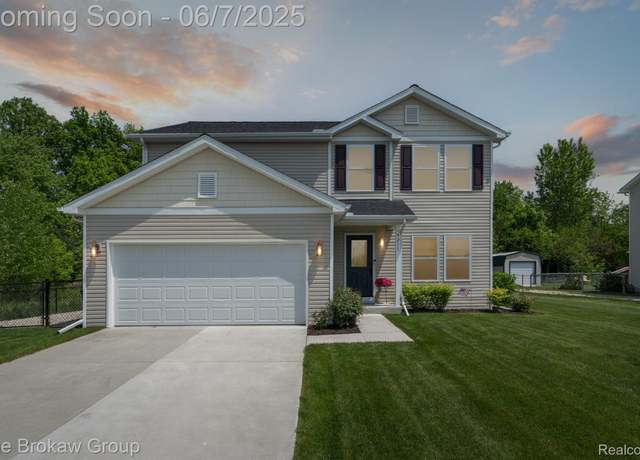 Property at 9211 Hawthorn Dr, Davison, MI 48423, 5 beds, 3 baths