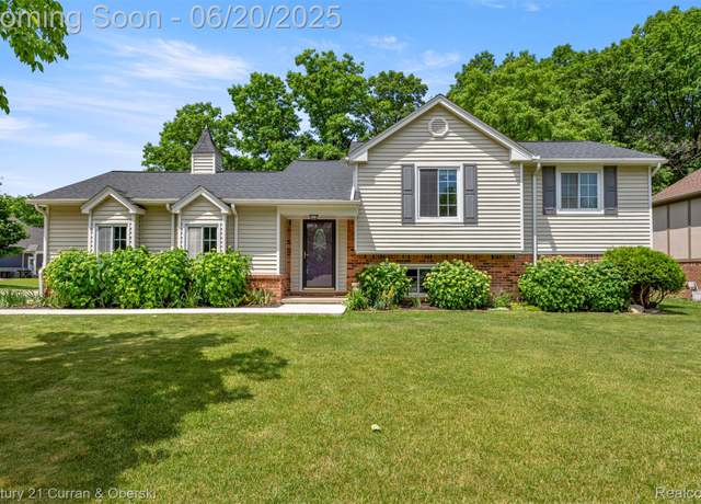 Property at 759 Kentucky Dr, Rochester Hills, MI 48307, 4 beds, 2 baths