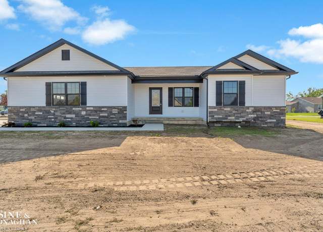 Property at 290 Oregon Ave, Marysville, MI 48040, 3 beds, 2.5 baths