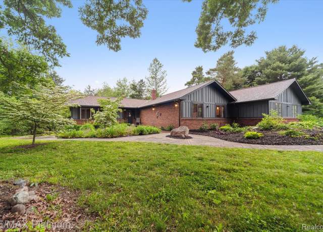 Property at 5152 Milroy Ln, Brighton, MI 48116, 3 beds, 4 baths