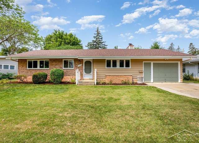 Property at 1029 E Washburn Pl, Saginaw, MI 48602, 3 beds, 2 baths