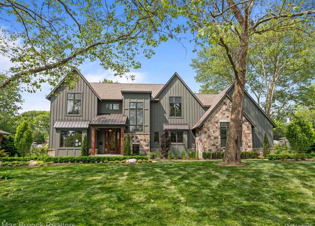 Property at 3570 Berkshire Dr, Bloomfield Hills, MI 48301, 4 beds, 3.5 baths