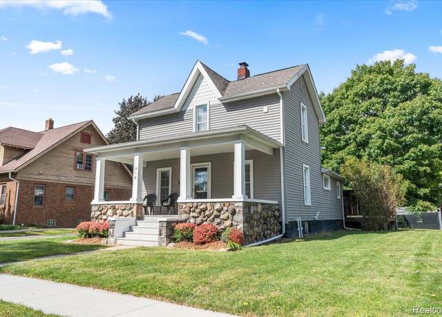 Property at 316 W Washington St, Howell, MI 48843, 3 beds, 2 baths