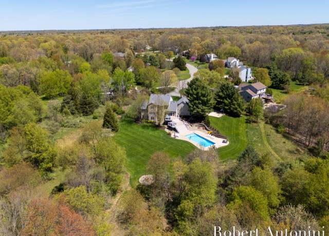 Property at 7707 Forest Ct NE, Rockford, MI 49341, 7 beds, 4.5 baths