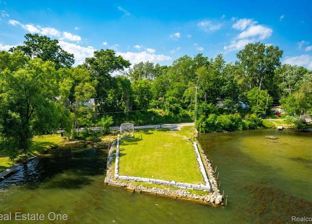 Property at 2300 Jackson Blvd, Highland, MI 48356